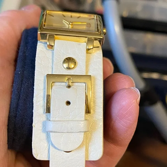 EUC Ladies Fossil Watch - Picture 3 of 8